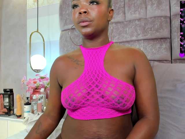 amina-west webcam bongacams model stream image