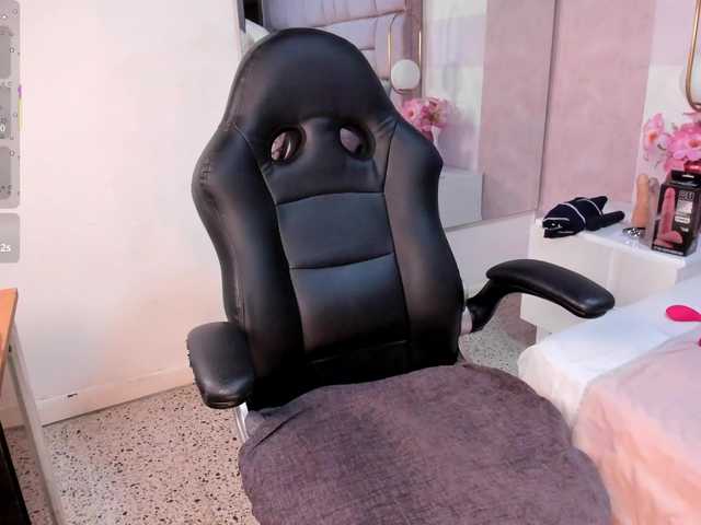 amina-west webcam bongacams model stream image