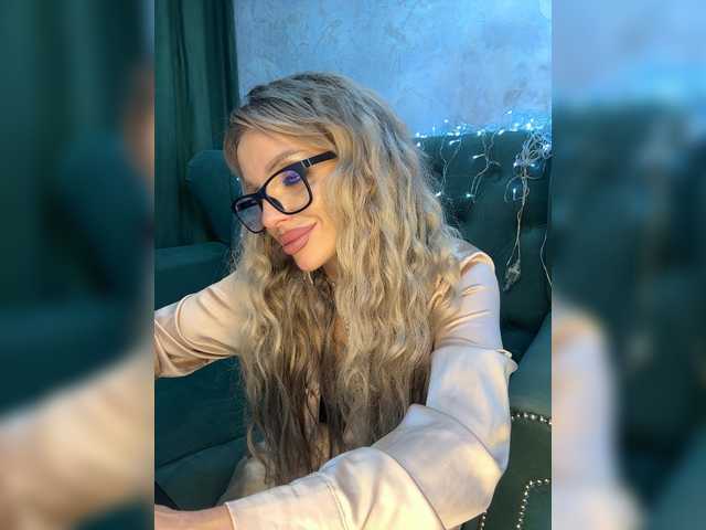 DarinaUK's BongaCams show and profile