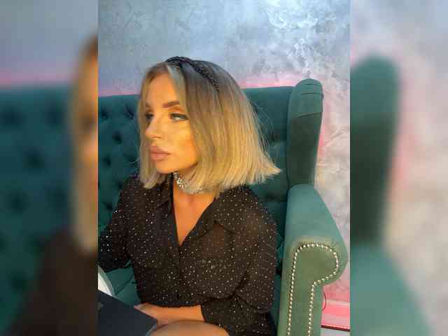 DarinaUK Live Webcam on BongaCams