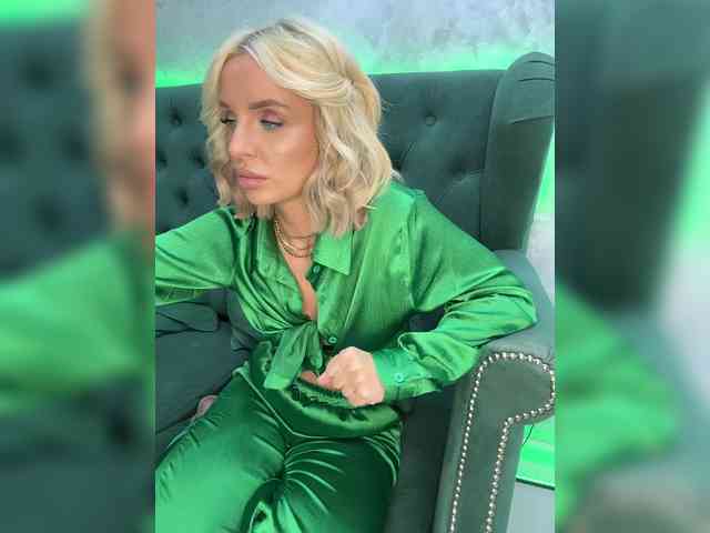 xxx live cam DarinaUK