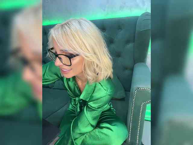 DarinaUK Live Webcam on BongaCams
