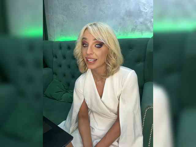 DarinaUK Live Webcam on BongaCams
