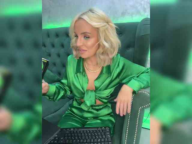 xxx live cam DarinaUK