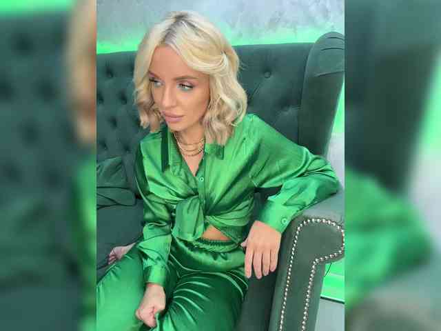 private live sexshow DarinaUK