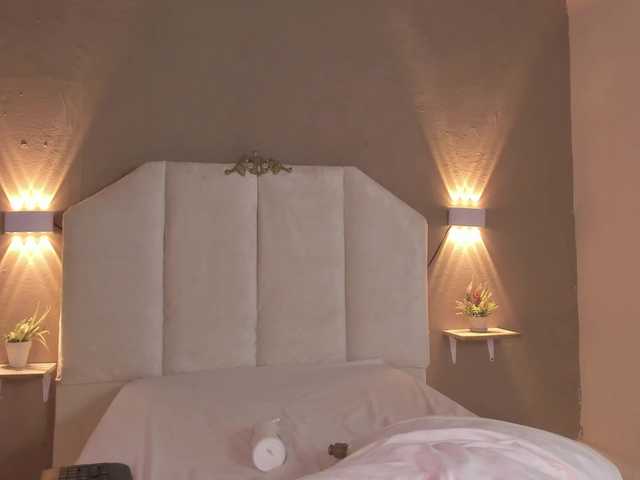 Juliette-1's BongaCams show and profile