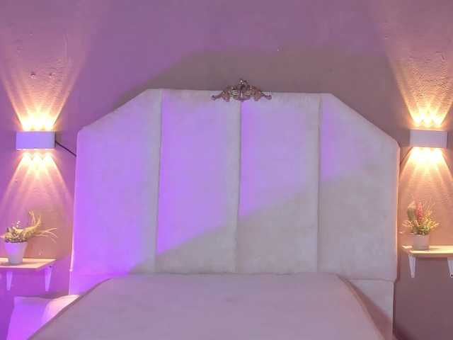 Juliette-1's BongaCams show and profile