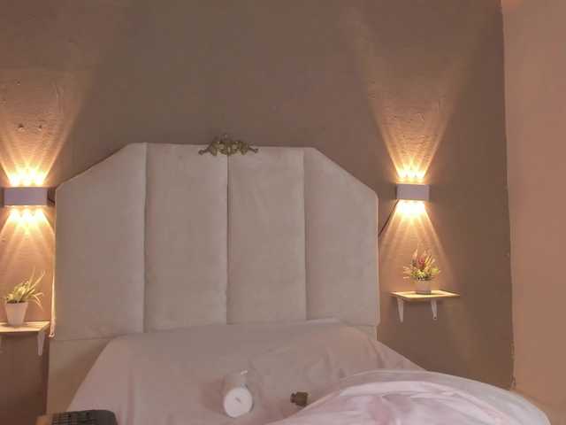 Juliette-1's BongaCams show and profile