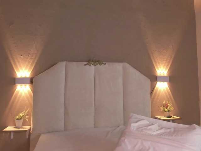 Juliette-1's BongaCams show and profile