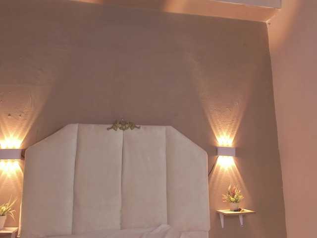 Juliette-1's BongaCams show and profile