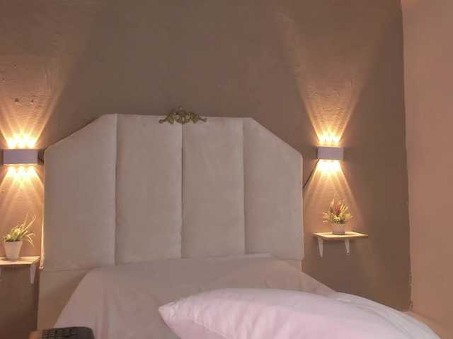 Juliette-1's BongaCams show and profile