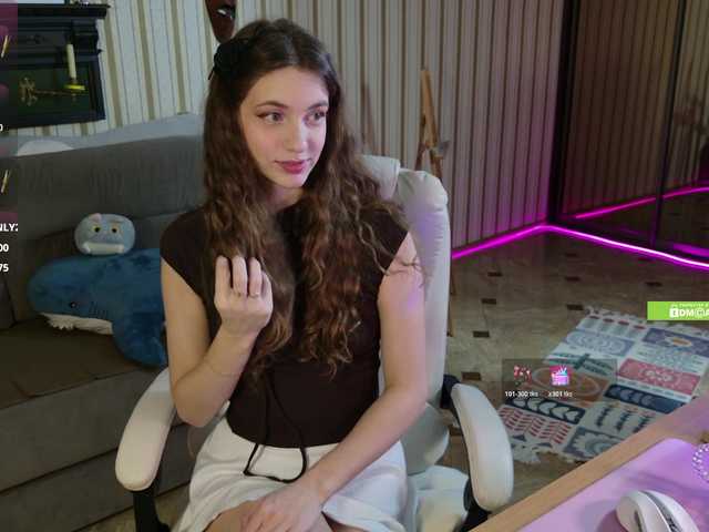 SarahSupershy's BongaCams show and profile