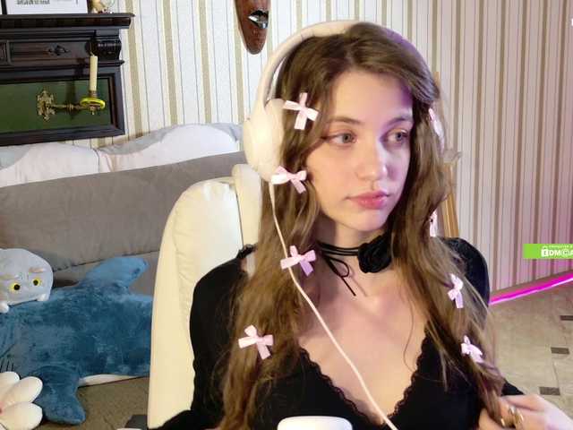 SarahSupershy's BongaCams show and profile