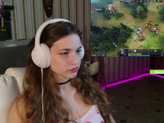 SarahSupershy's BongaCams show and profile