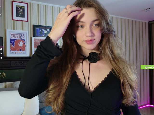 SarahSupershy's BongaCams show and profile