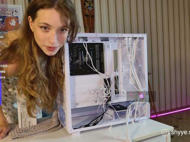 SarahShy webcam