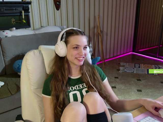 SarahSupershy live cam