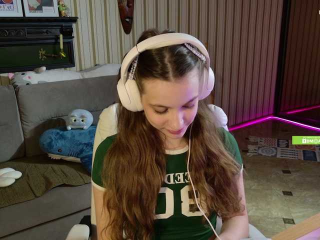 SarahSupershy live cam