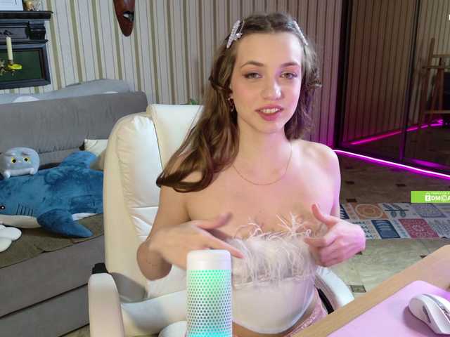 SarahSupershy's BongaCams show and profile