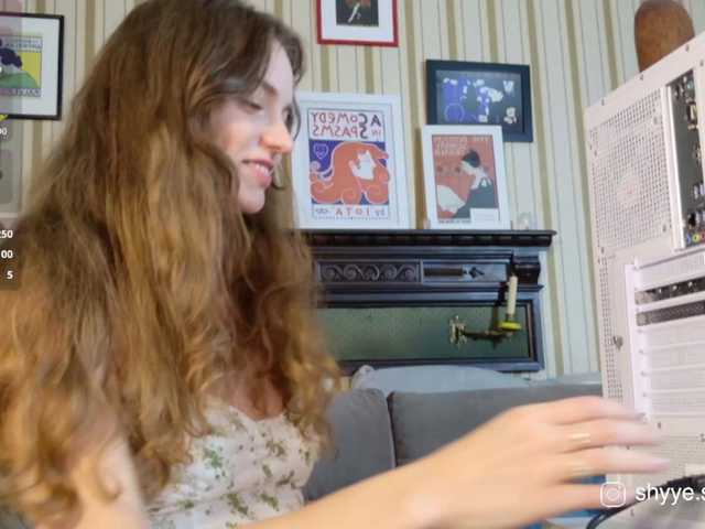 SarahSupershy's BongaCams show and profile