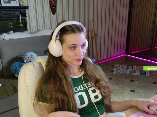 SarahSupershy's BongaCams show and profile