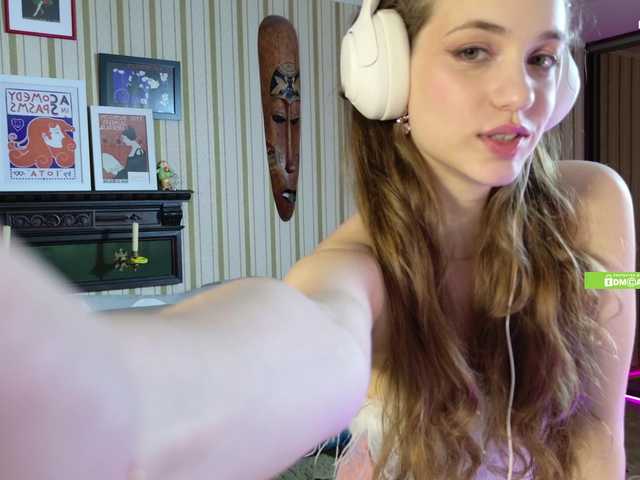 SarahSupershy's BongaCams show and profile