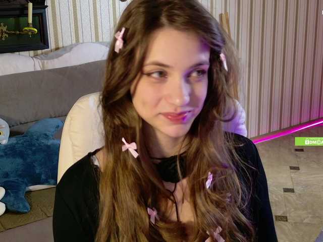 SarahSupershy's BongaCams show and profile