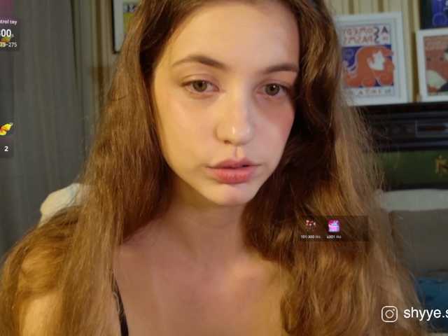 SarahSupershy's BongaCams show and profile