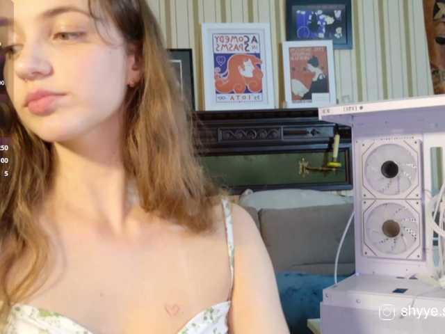SarahSupershy's BongaCams show and profile