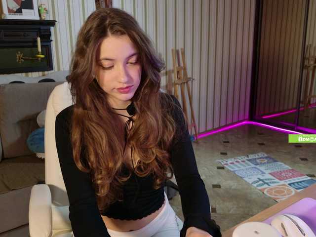 SarahSupershy's BongaCams show and profile