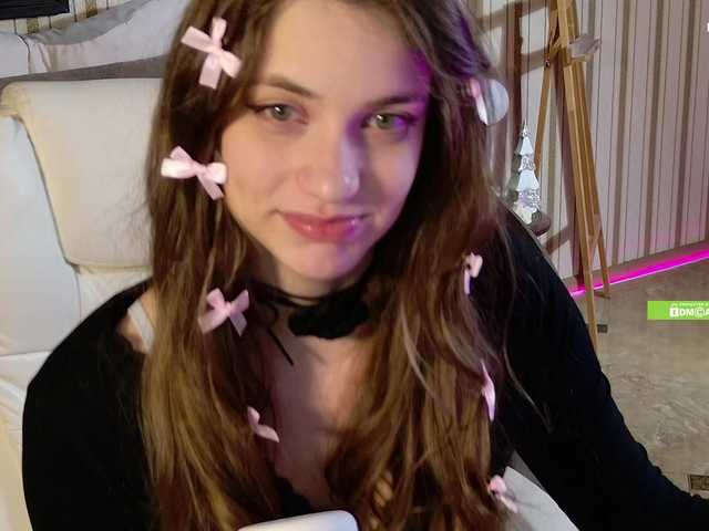 SarahSupershy's BongaCams show and profile