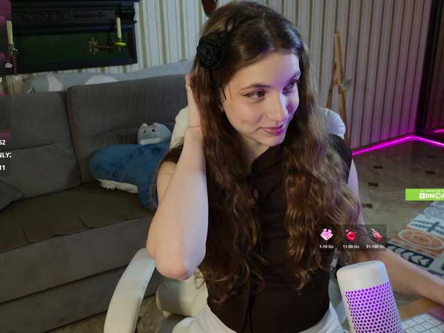 SarahSupershy's BongaCams show and profile