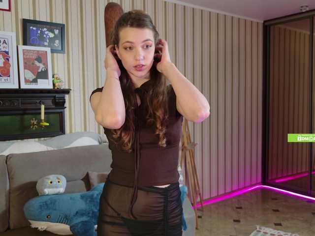 SarahSupershy's BongaCams show and profile