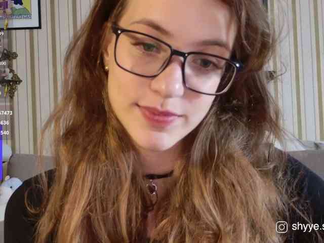 SarahSupershy Live Webcam on BongaCams