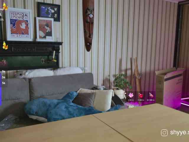 SarahShy webcam