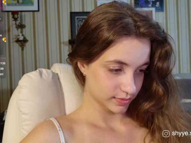SarahShy webcam