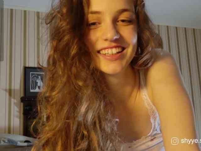 SarahShy webcam