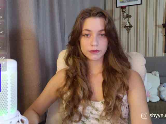 SarahShy webcam