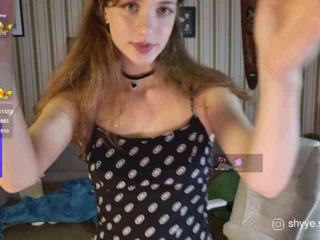 SarahShy webcam