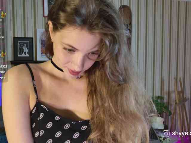 SarahSupershy Live Webcam on BongaCams
