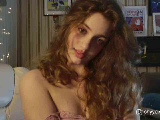 SarahShy webcam