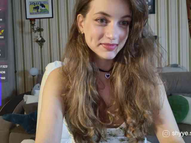 SarahSupershy Live Webcam on BongaCams