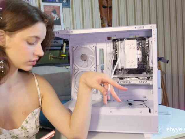 SarahSupershy Live Webcam on BongaCams