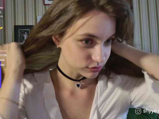 SarahShy webcam