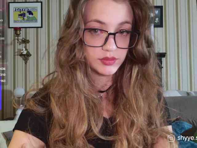 SarahShy webcam
