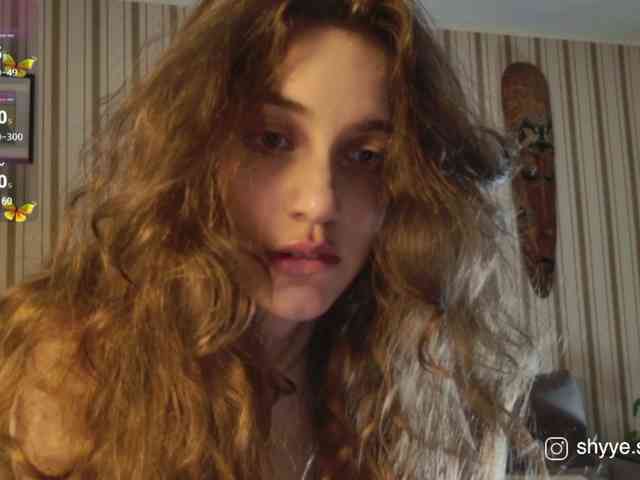 SarahShy webcam