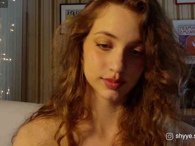 SarahShy webcam