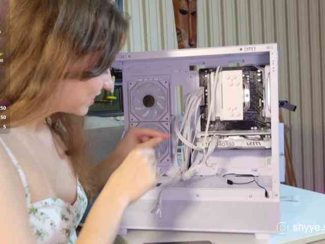 SarahSupershy Live Webcam on BongaCams