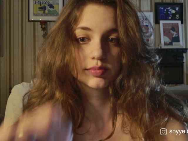 SarahShy webcam
