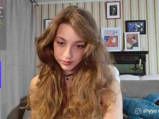 SarahShy webcam